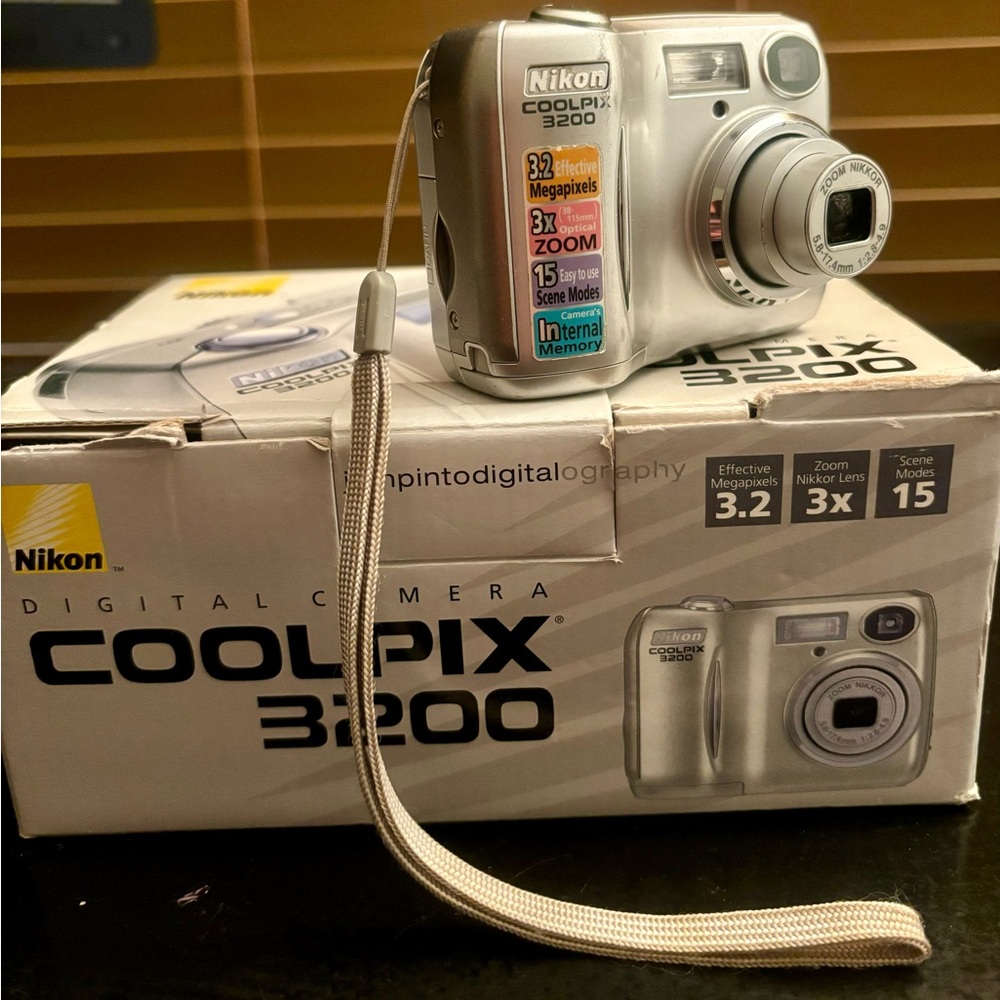 Nikon Coolpix 3200 3.2MP Digital Camera